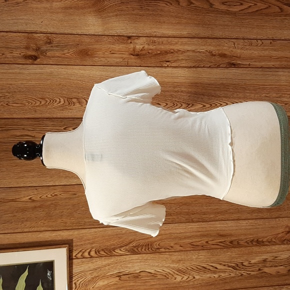 ☁️Windsor White Short-Sleeve Crop Top☁️ - Picture 5 of 7